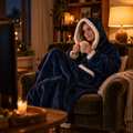 Sweat-plaid CozyClad bleu marine, soirée cocooning dans un fauteuil